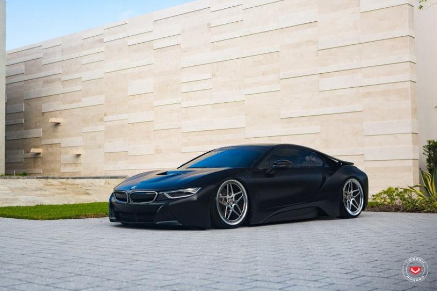 BMW i8 on Vossen Wheels (LC-104) 2016 года  (фото 16 из 39)